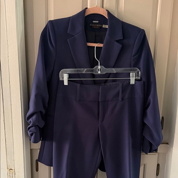 Alice + Olivia bright Navy suit - Picture 6 of 7